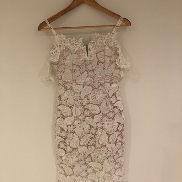 Elegant Lace Floral Dress - Picture 2 of 8